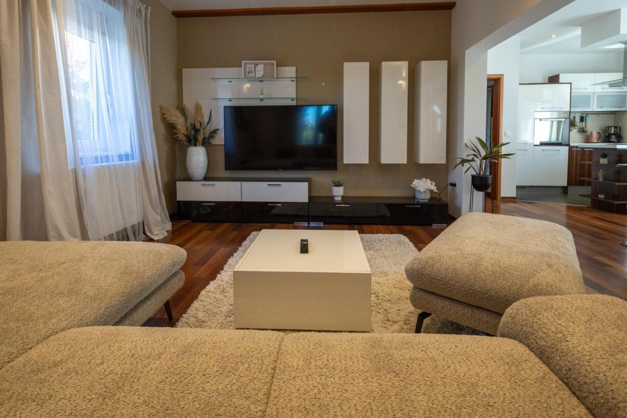 Lumaja Luxury Apartman Biograd Na Moru Exterior foto